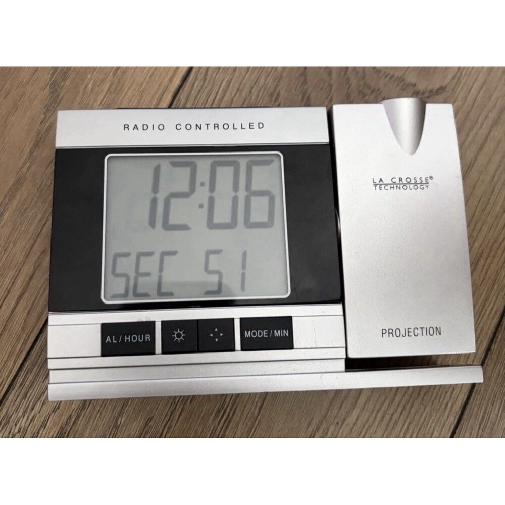 La Crosse Radio Controlled Projection Alarm Clock  WT-5220U-IT w/Battery Backup